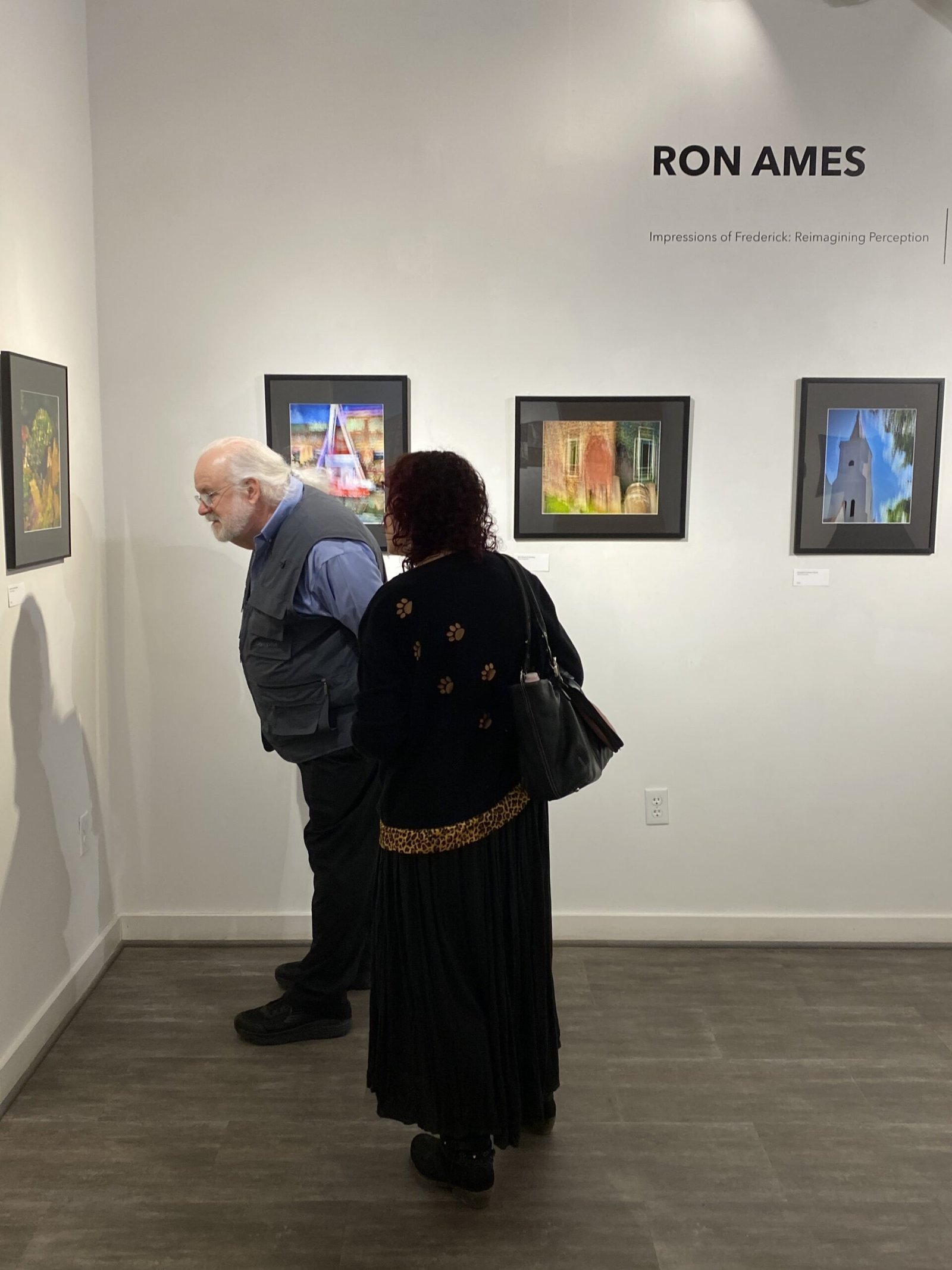 IMG_4015 people-in-a-gallery